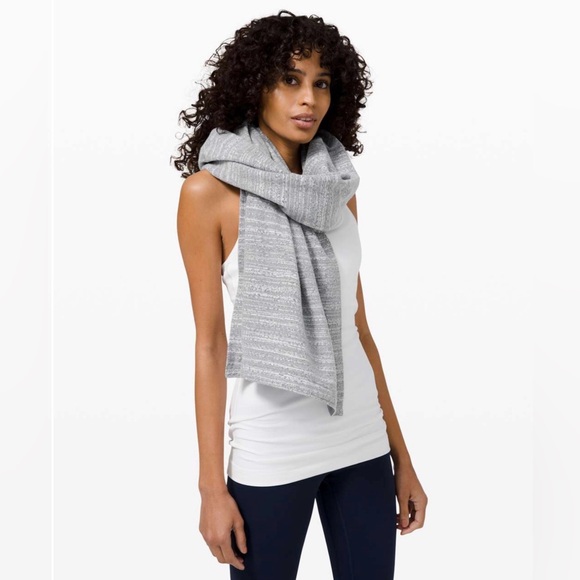 Lululemon Vinyasa Scarf - Picture 2 of 9